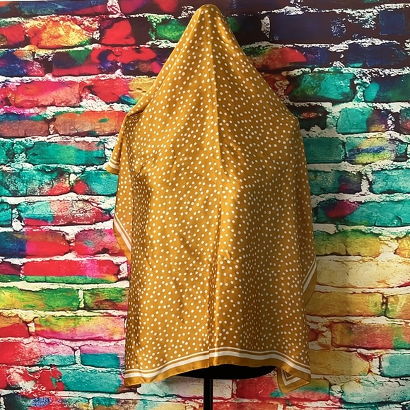 Angela O'Brien Cleobella Vegan Silky
Scarf - Like New 0179 - Picture 4 of 7